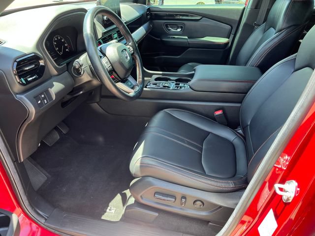 Certified 2025 Honda Pilot TrailSport image 3