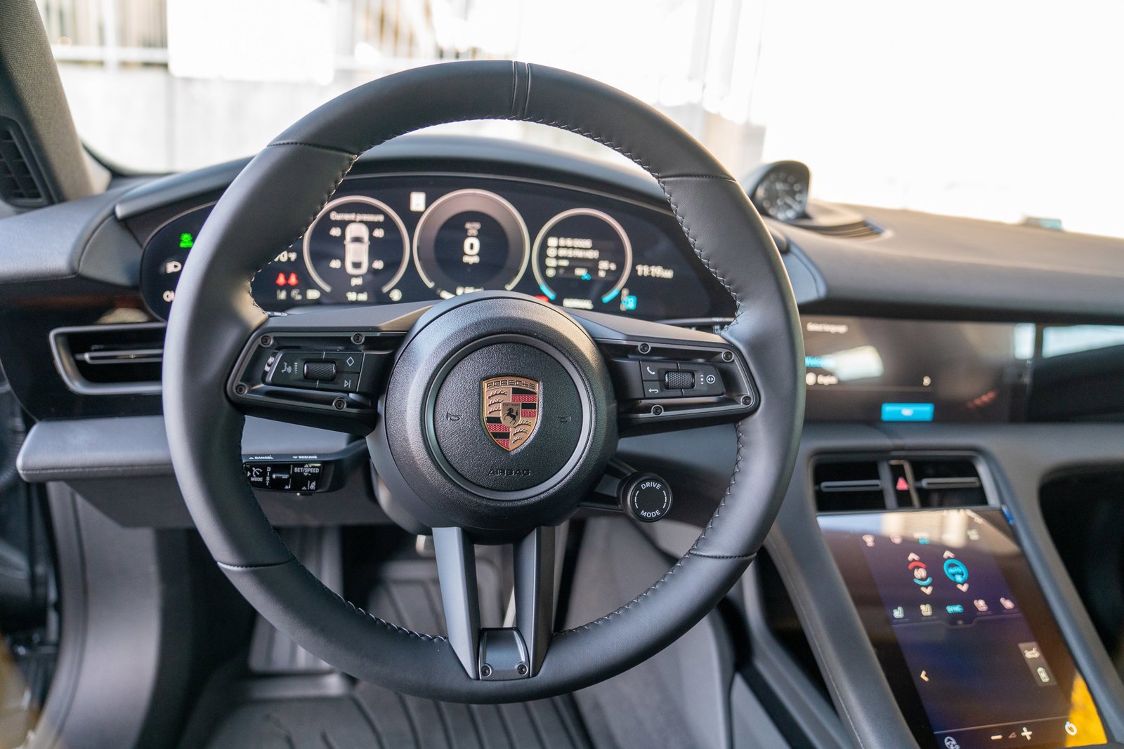 Used 2025 Porsche Taycan image 12