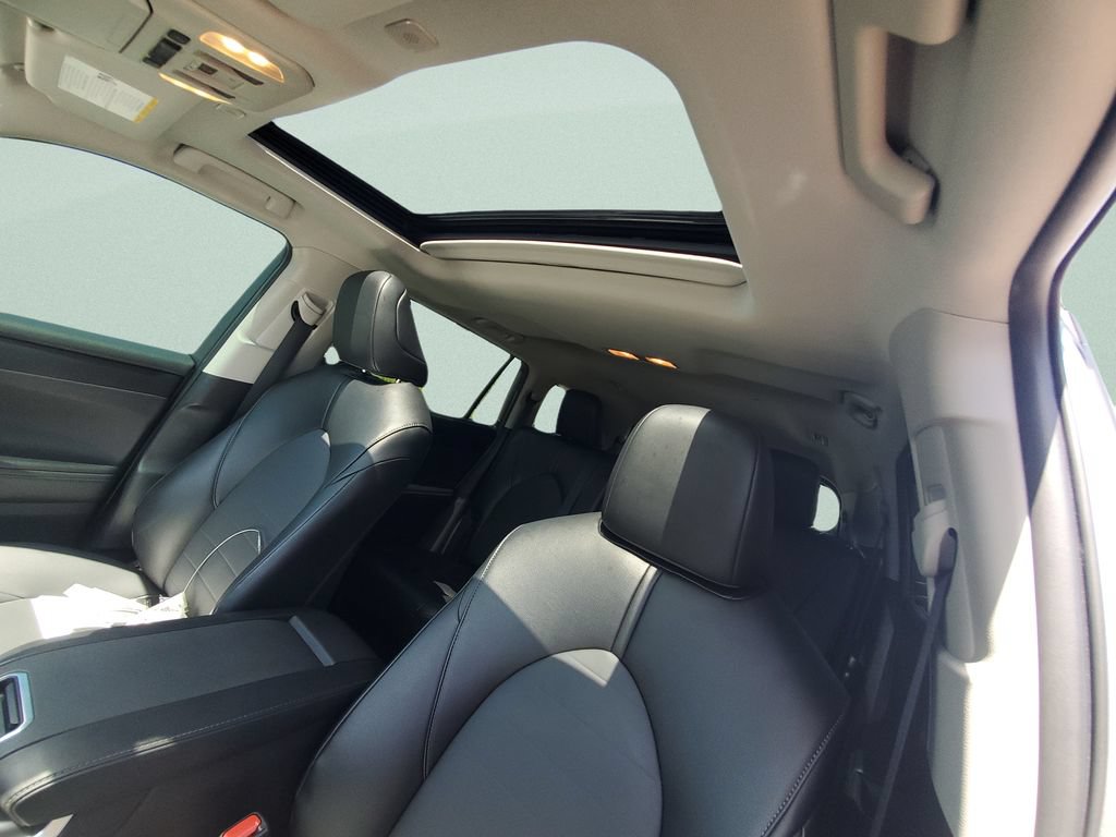Used 2025 Toyota Highlander XLE FWD image 17