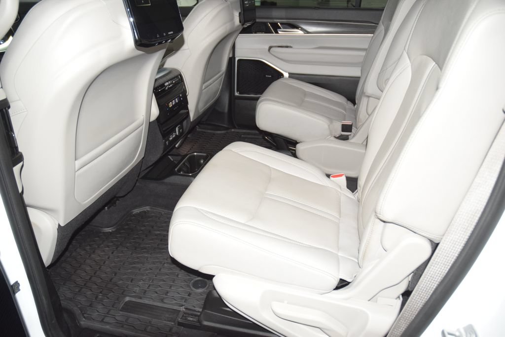 Used 2024 Jeep Wagoneer L Series III w/ Premium Group I AWD/4WD image 48