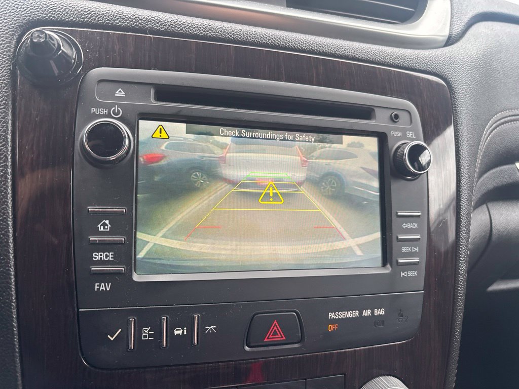 Used 2017 Chevrolet Traverse LT w/ Style and Technology Package FWD image 9