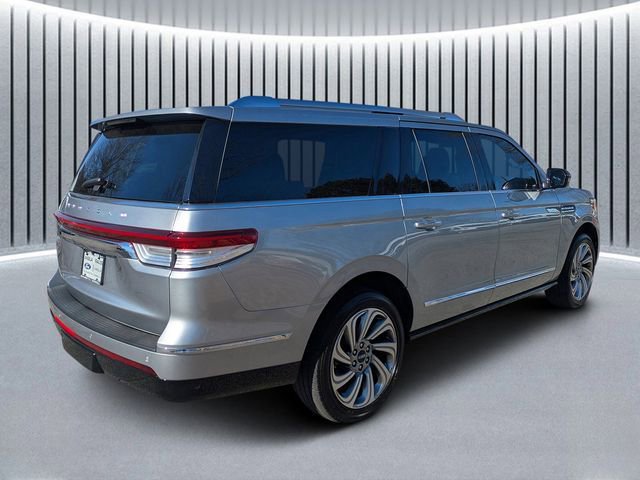 Used 2022 Lincoln Navigator L Reserve image 3