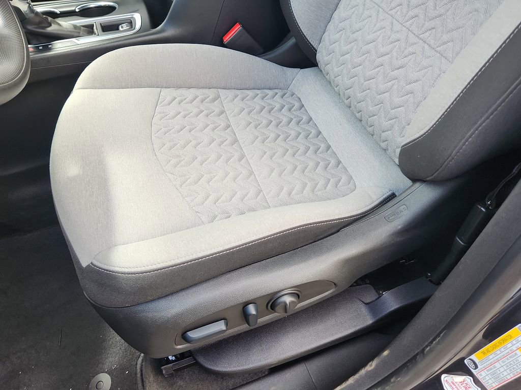 Used 2023 Chevrolet Equinox LT AWD/4WD image 9
