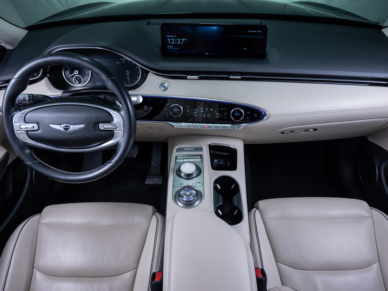 Used 2022 Genesis GV70 2.5T w/ Advanced Package image 16