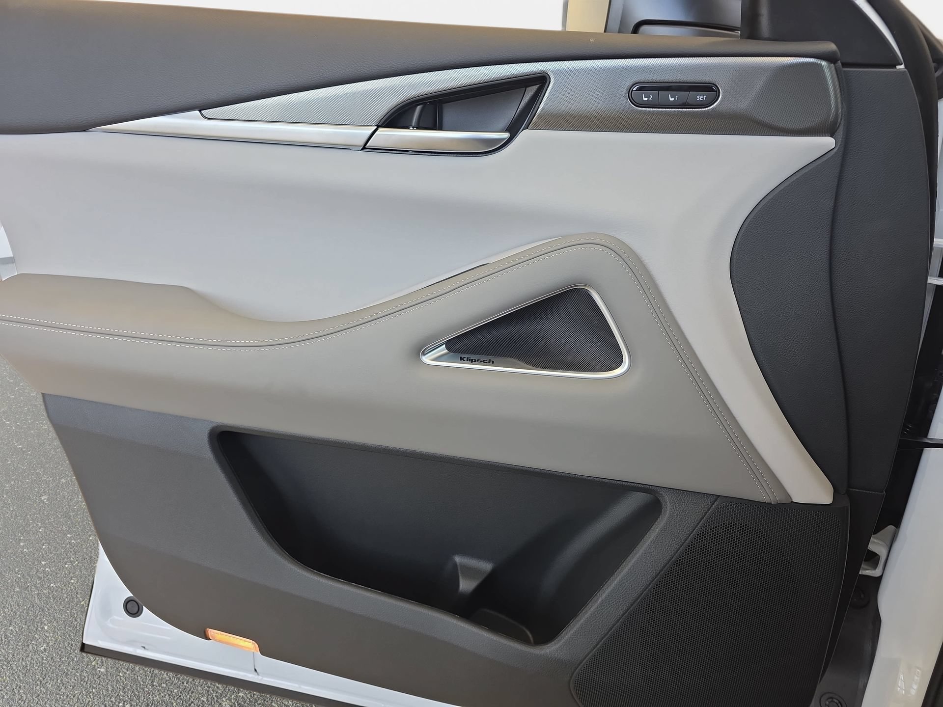 New 2027 INFINITI QX60 Luxe w/ Cargo Package FWD image 26