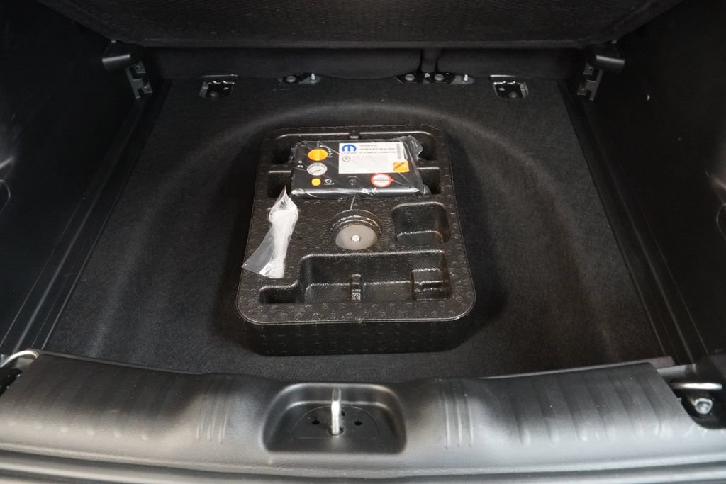 Used 2019 Jeep Compass Latitude w/ Cold Weather Group AWD/4WD image 11