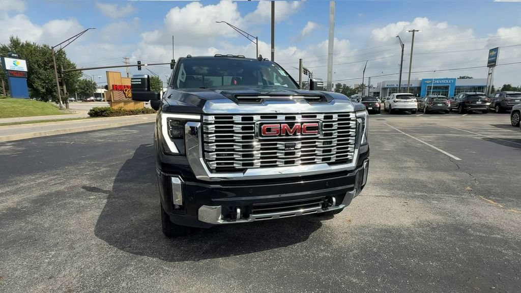 Used 2024 GMC Sierra 3500 Denali w/ Denali Reserve Package AWD/4WD image 3