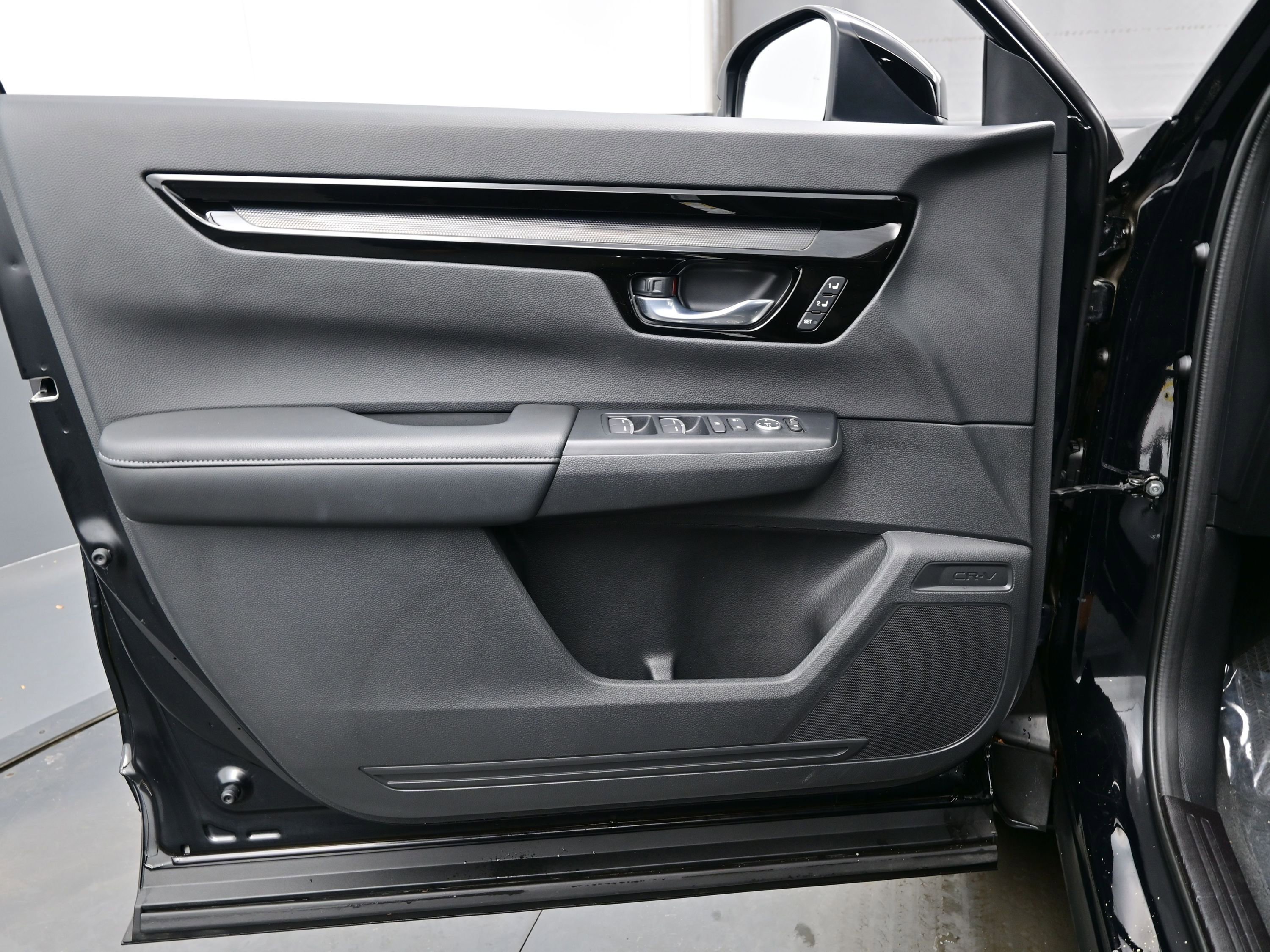 Used 2025 Honda CR-V EX-L image 9