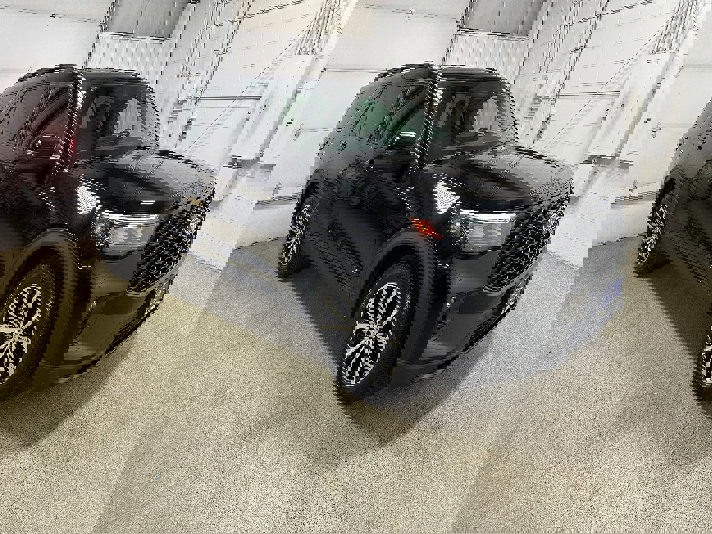 Certified 2025 Ford Explorer ST-Line image 3