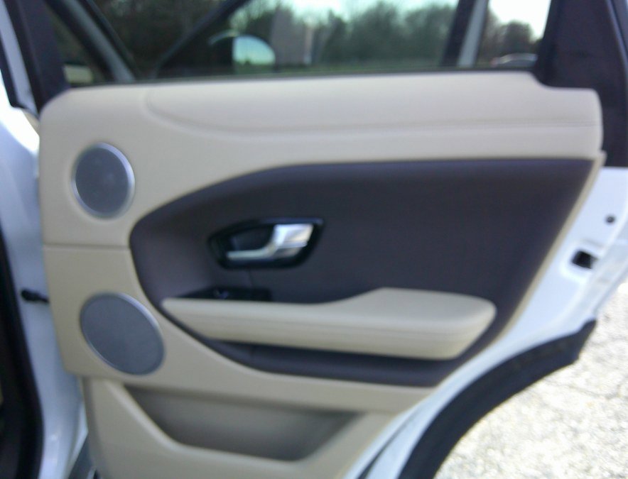 Used 2018 Land Rover Range Rover Evoque SE Premium image 60