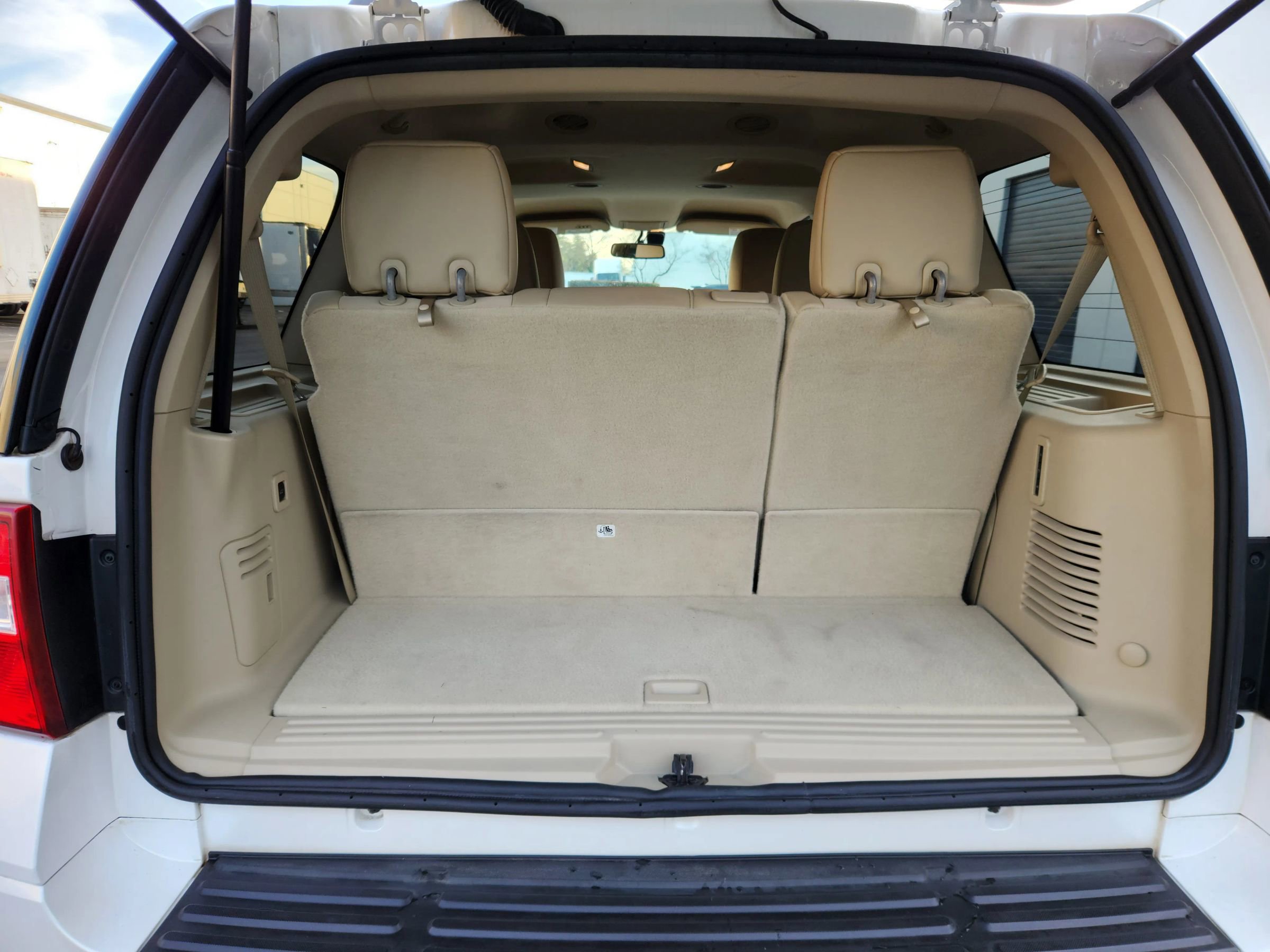 Used 2017 Ford Expedition Limited image 23