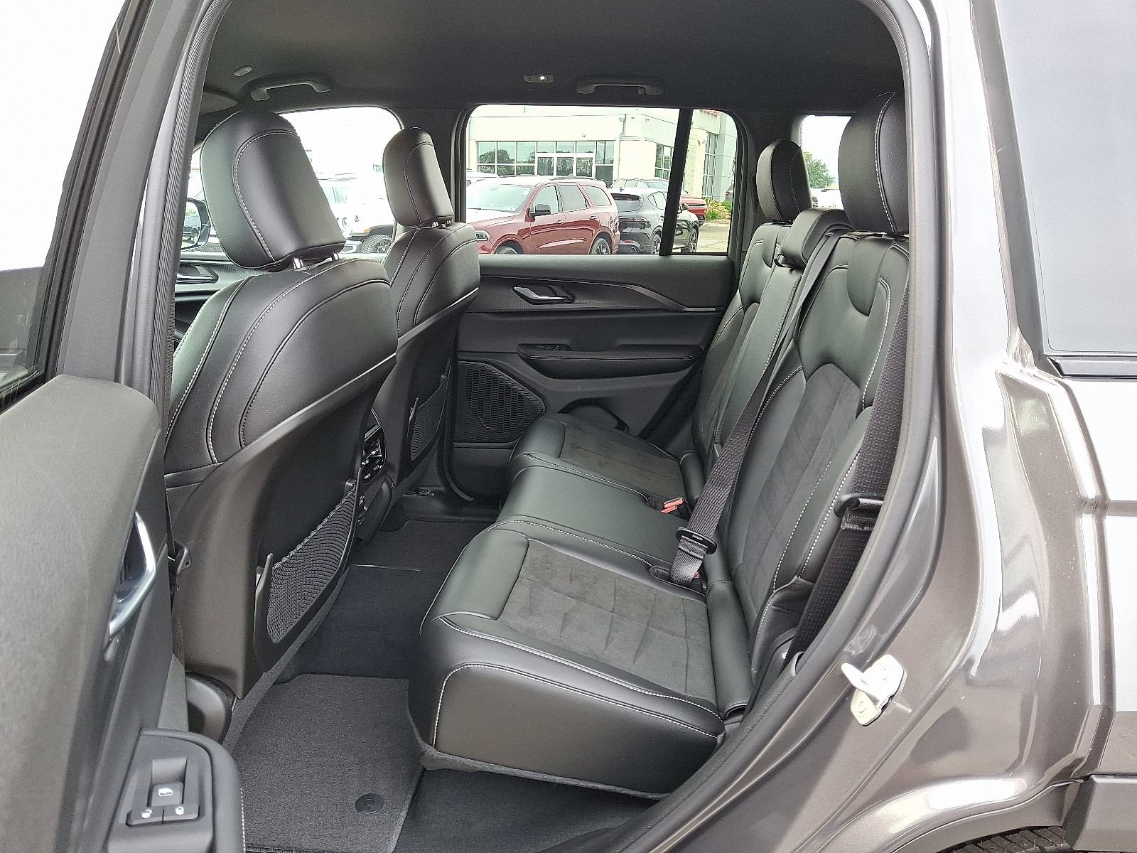 New 2025 Jeep Grand Cherokee Altitude AWD/4WD image 6