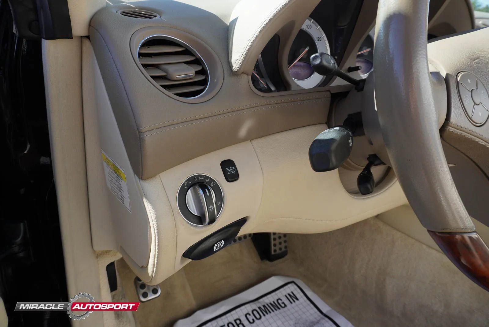 Used 2009 Mercedes-Benz SL 550 w/ Premium I Pkg image 9