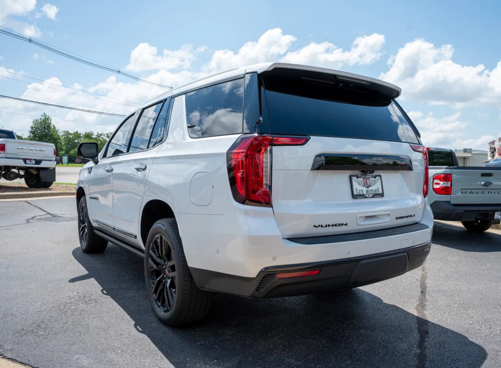Used 2024 GMC Yukon Denali w/ Denali Reserve Package AWD/4WD image 6