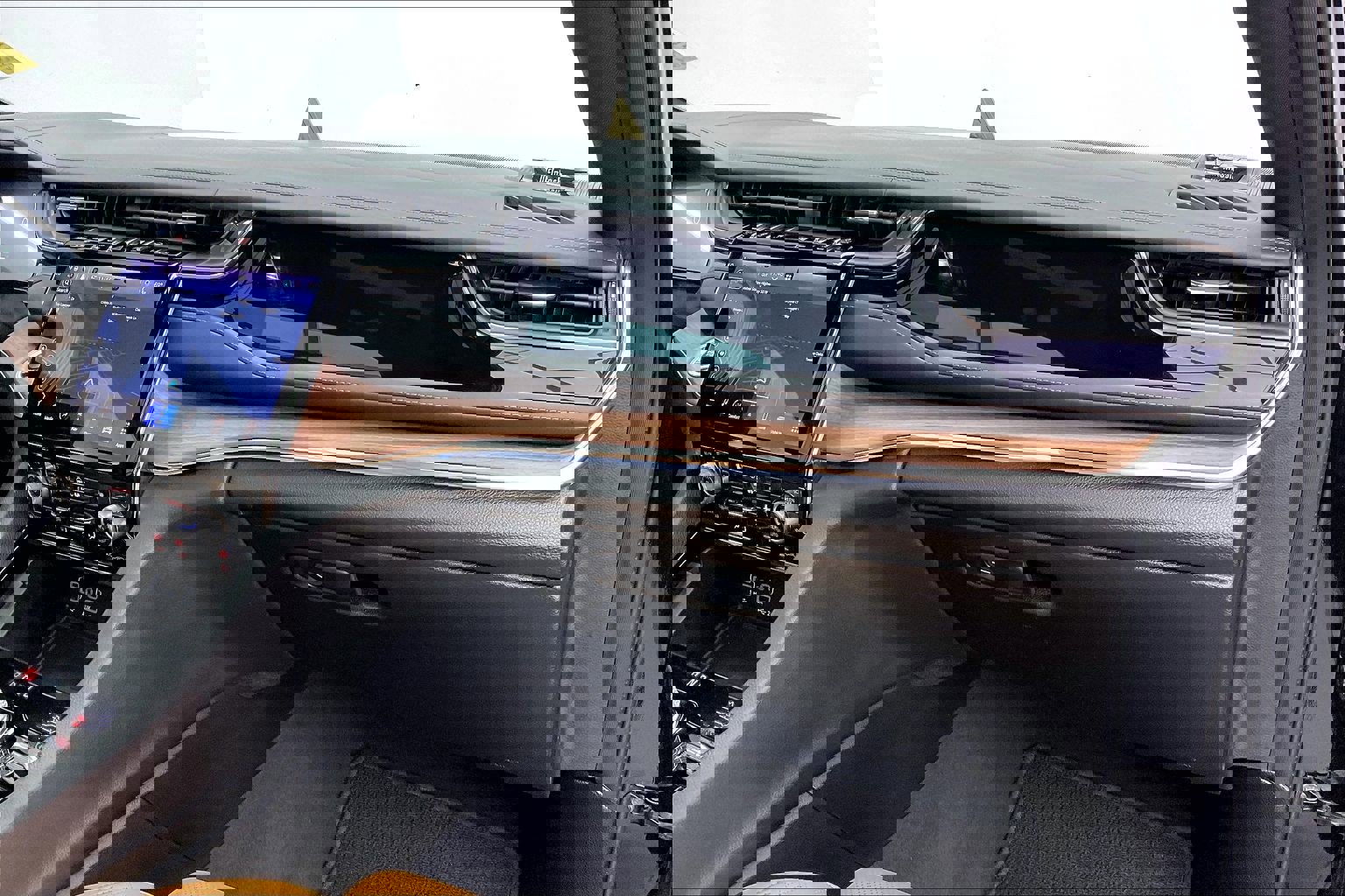 Used 2022 Jeep Grand Cherokee Summit w/ Advanced Protech Group IV AWD/4WD image 15