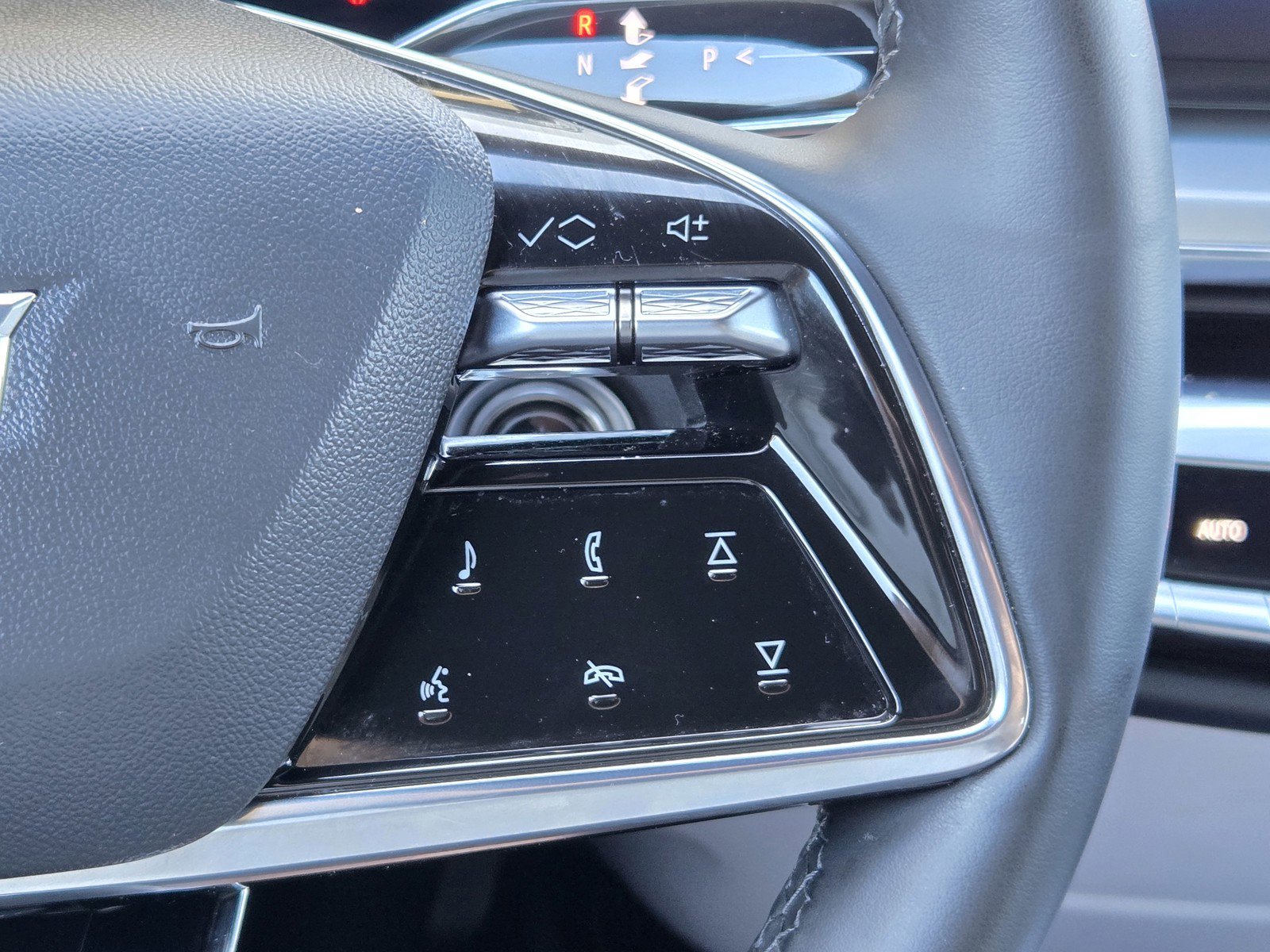 Certified 2024 Cadillac Lyriq Luxury RWD image 25