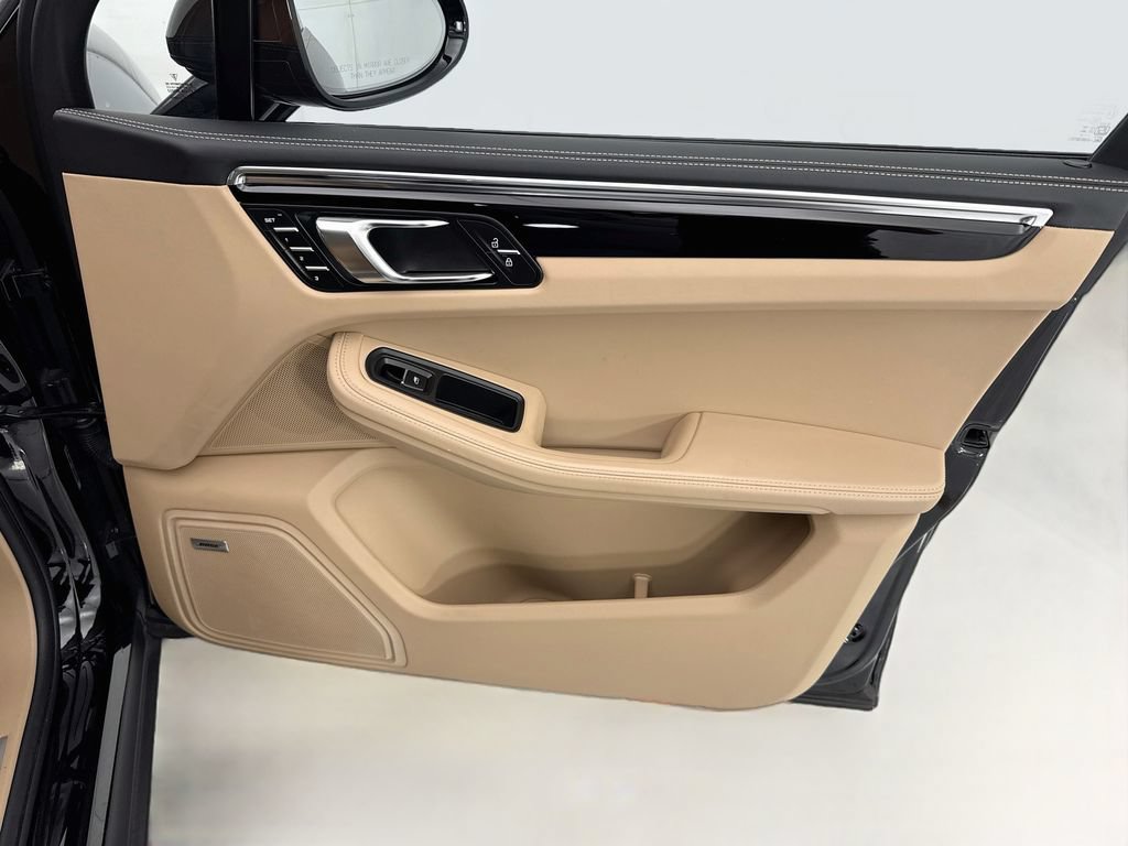 Certified 2025 Porsche Macan S AWD/4WD image 25