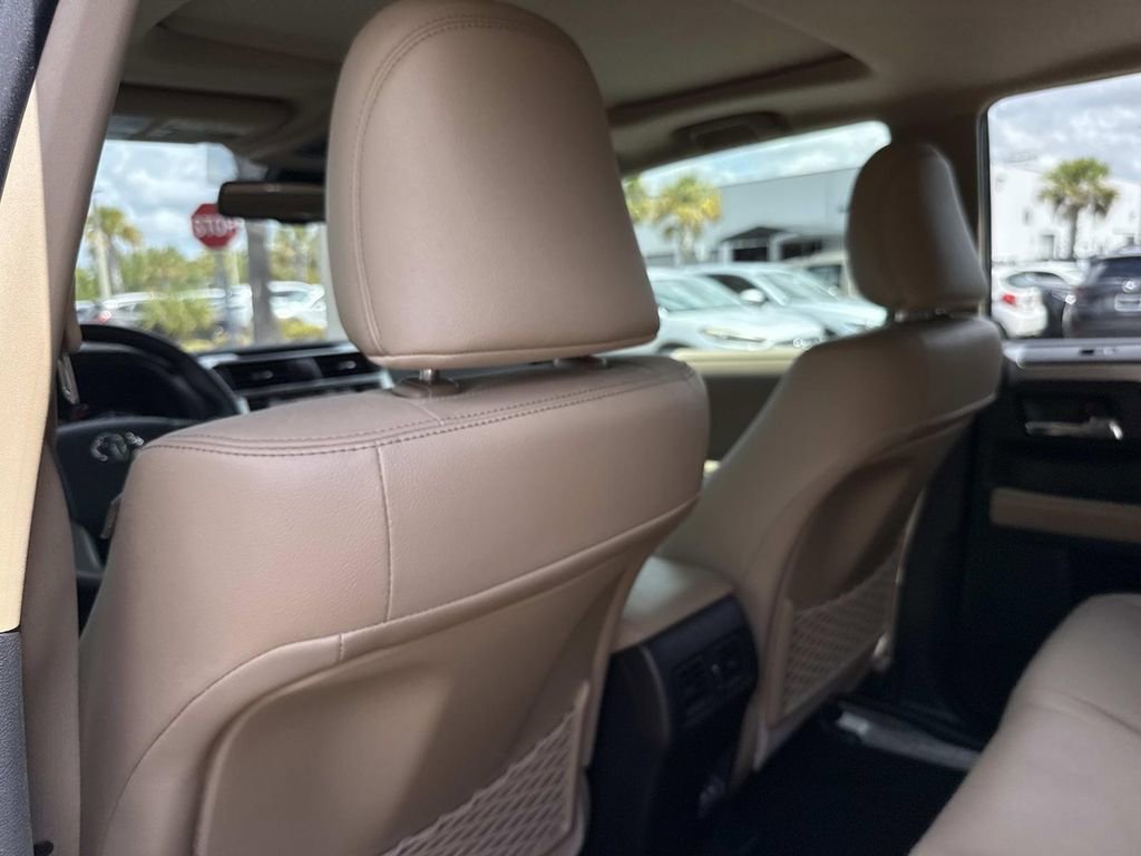 Used 2023 Toyota 4Runner Limited image 15