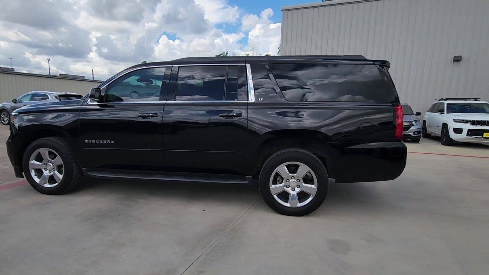 Used 2019 Chevrolet Suburban LT RWD image 6