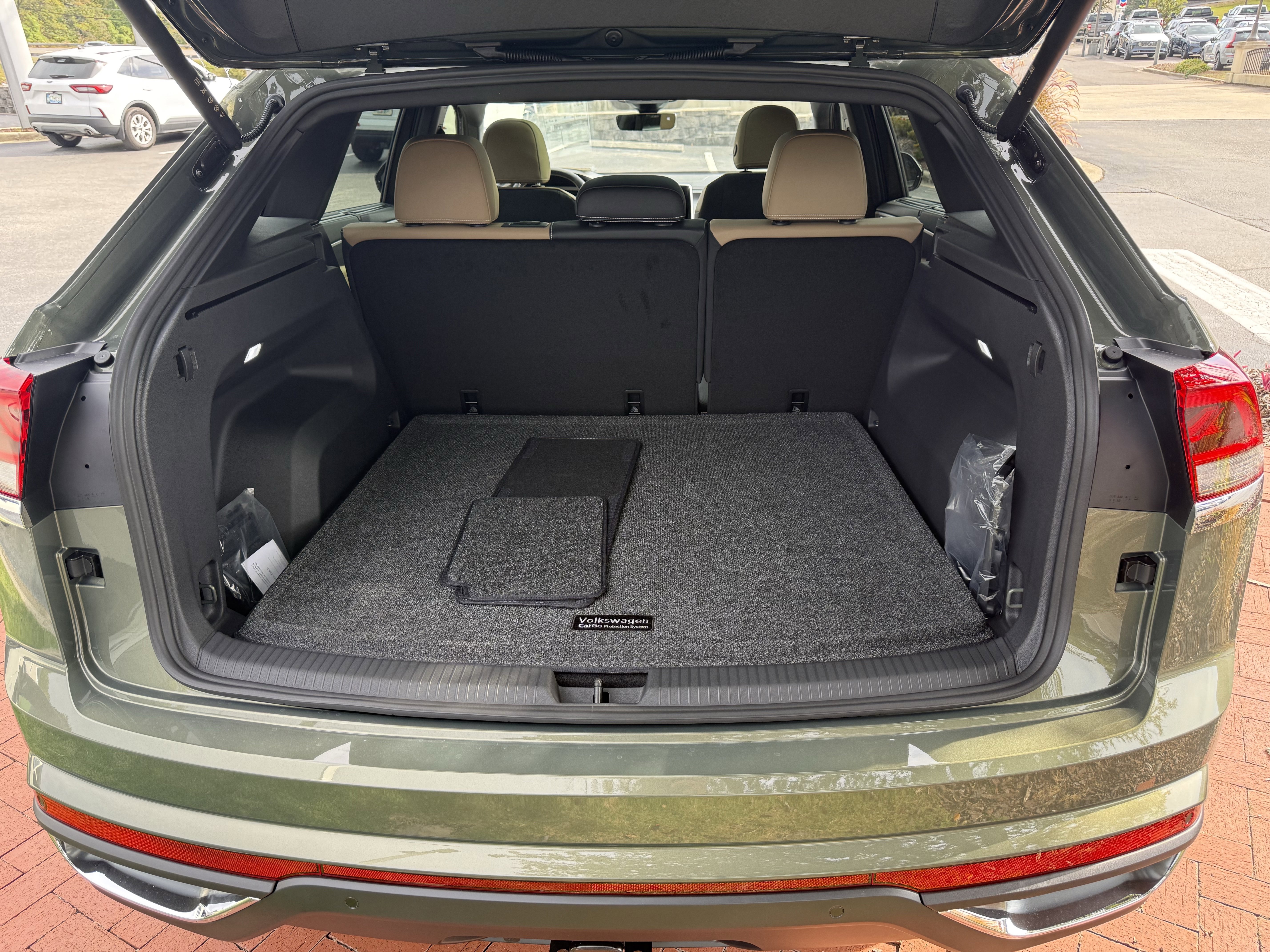 New 2026 Volkswagen Atlas Cross Sport SE image 9