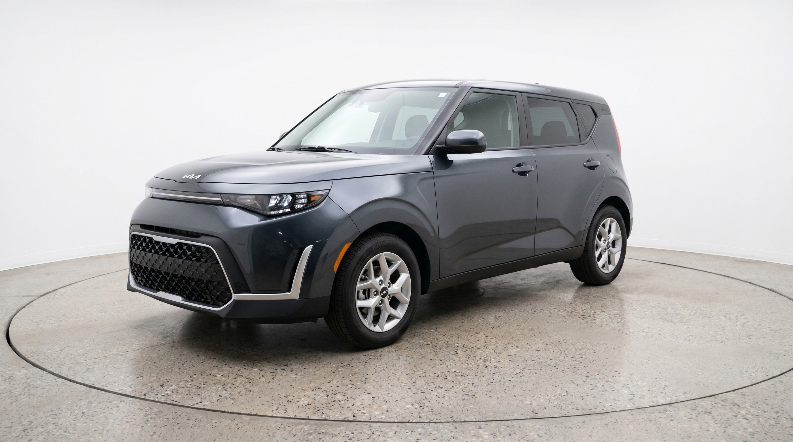 Used 2025 Kia Soul LX w/ LX Technology Package FWD image 3
