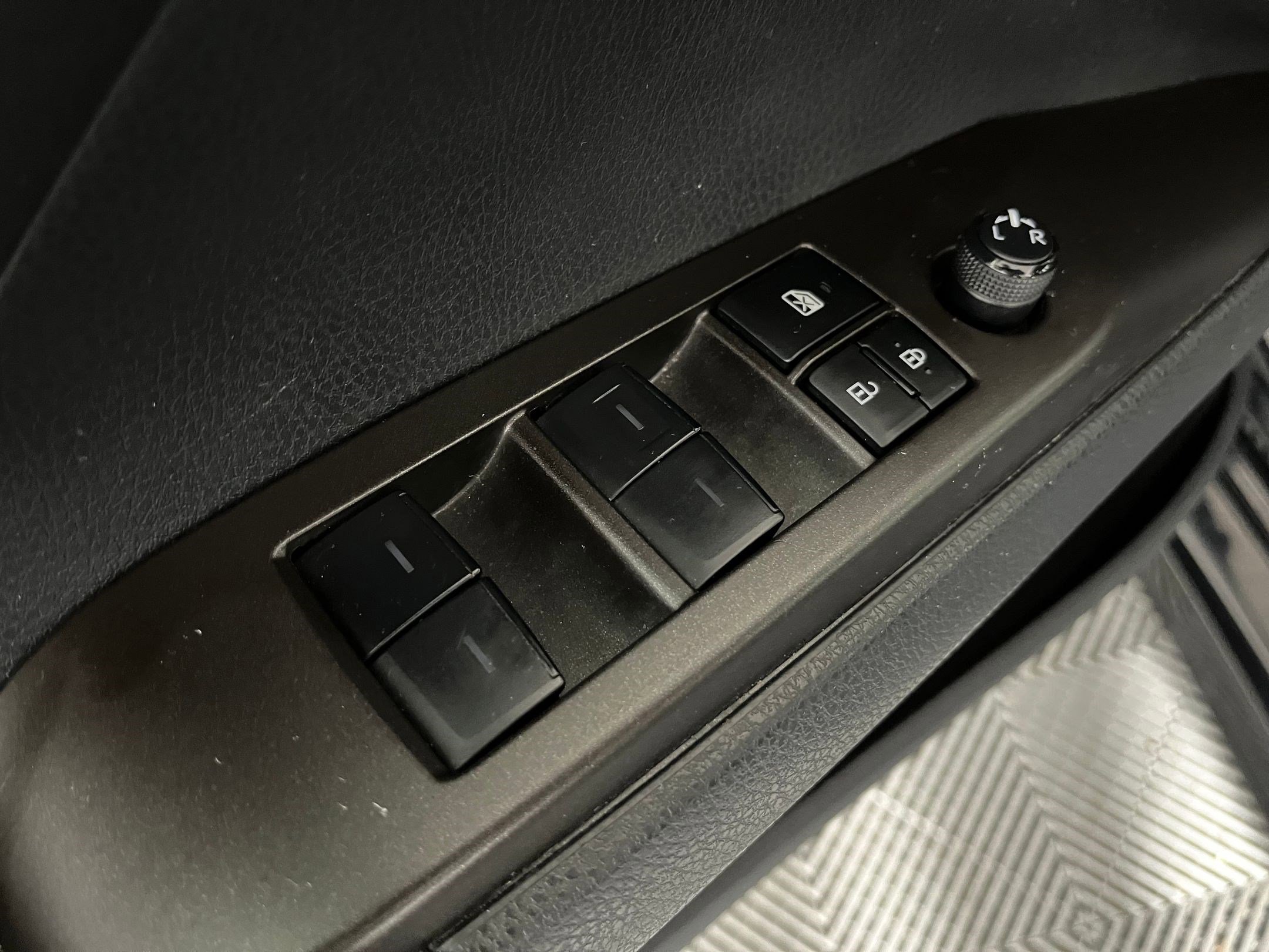 Used 2024 Toyota Camry SE image 10