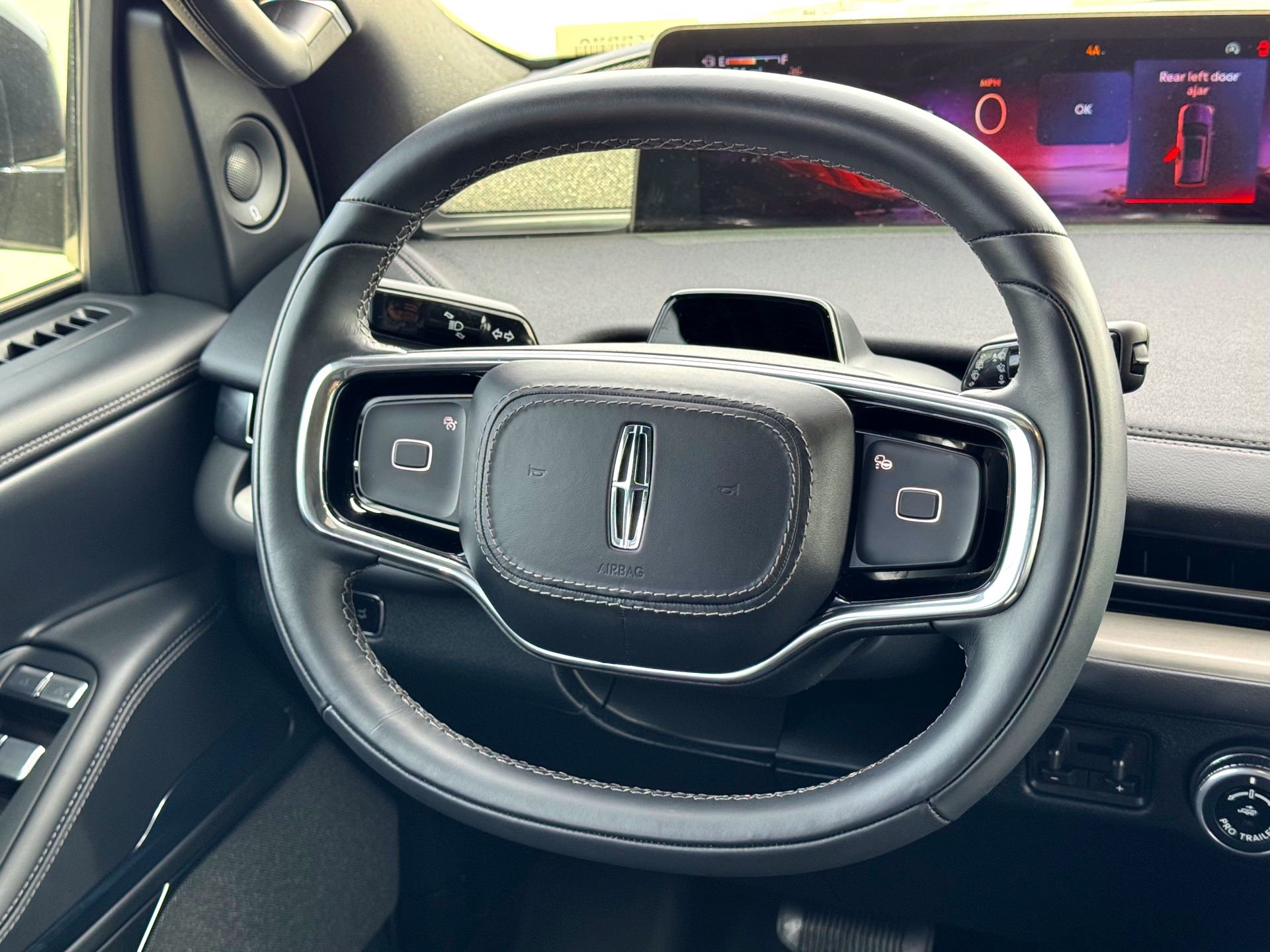 Used 2025 Lincoln Navigator Reserve w/ Jet Appearance Package image 32