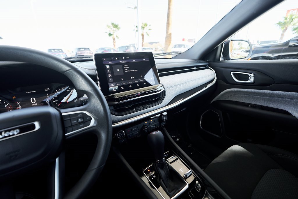 Used 2023 Jeep Compass Sport image 41