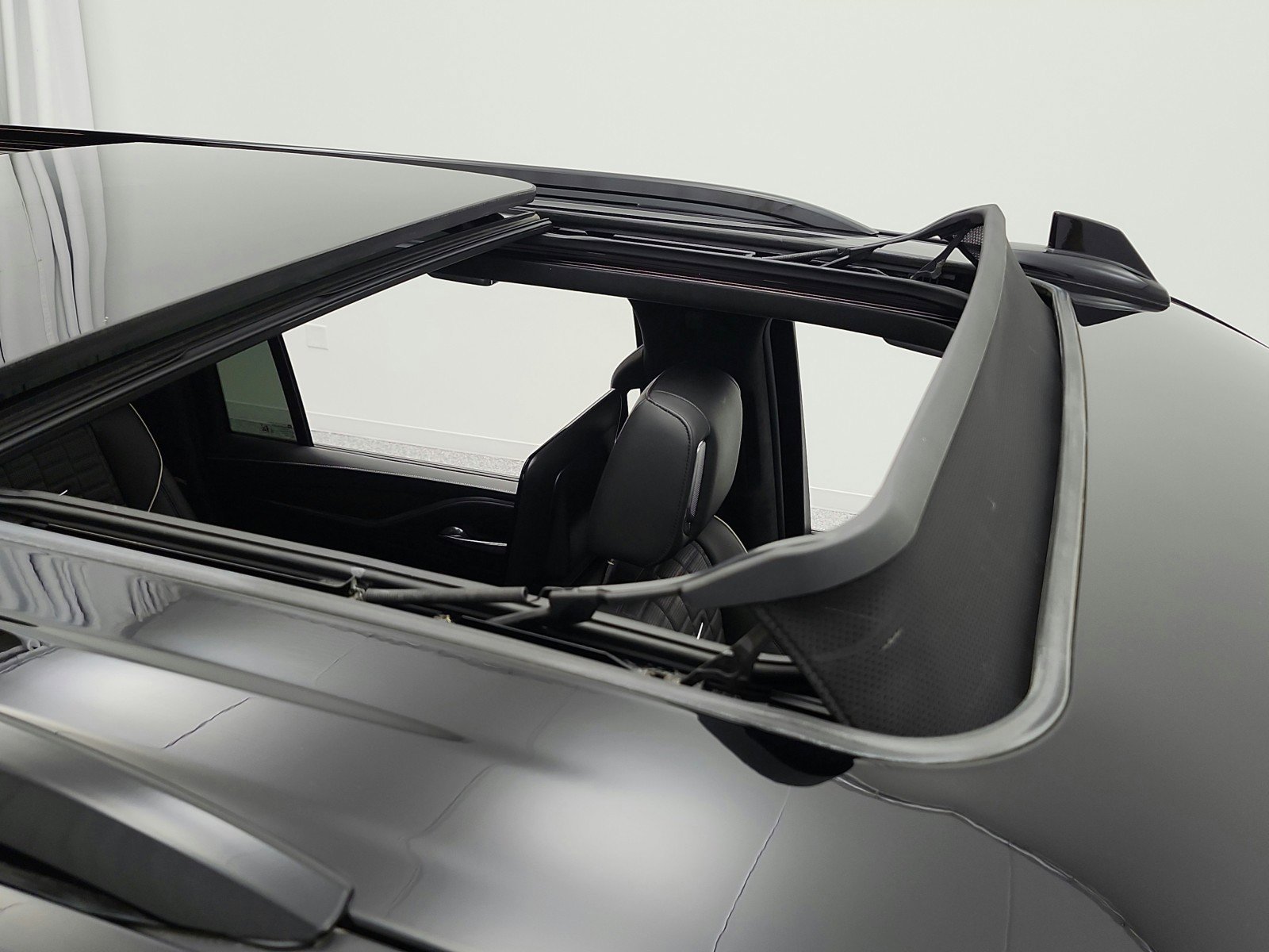 Used 2023 Cadillac Escalade ESV Sport Platinum w/ LPO, ONYX Package image 17