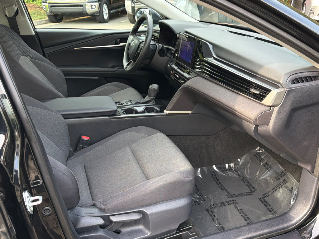 Used 2025 Toyota Camry LE FWD image 8