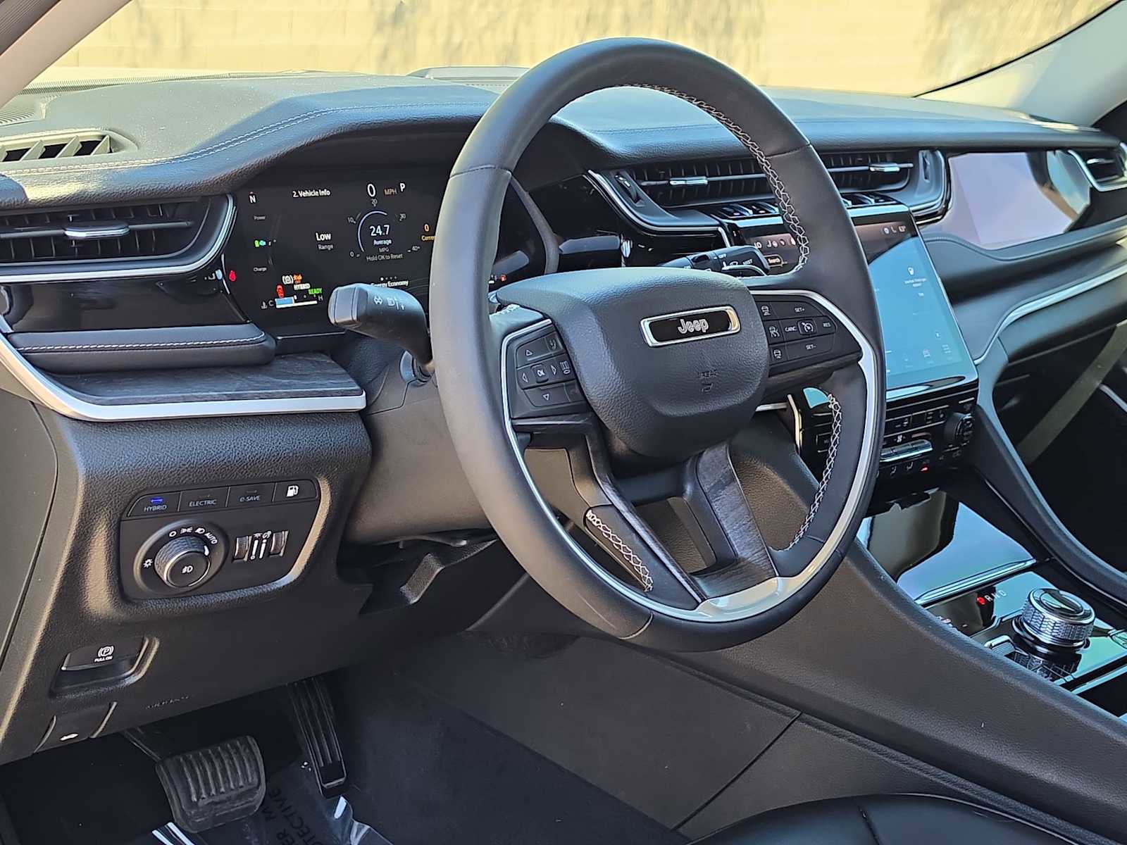 Used 2023 Jeep Grand Cherokee 4WD 4xe image 2