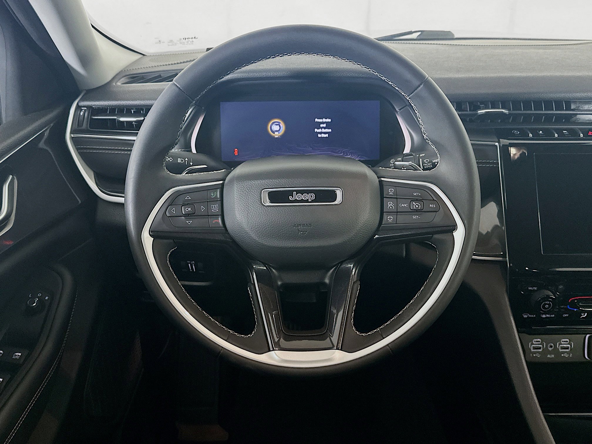 Used 2023 Jeep Grand Cherokee Laredo image 18