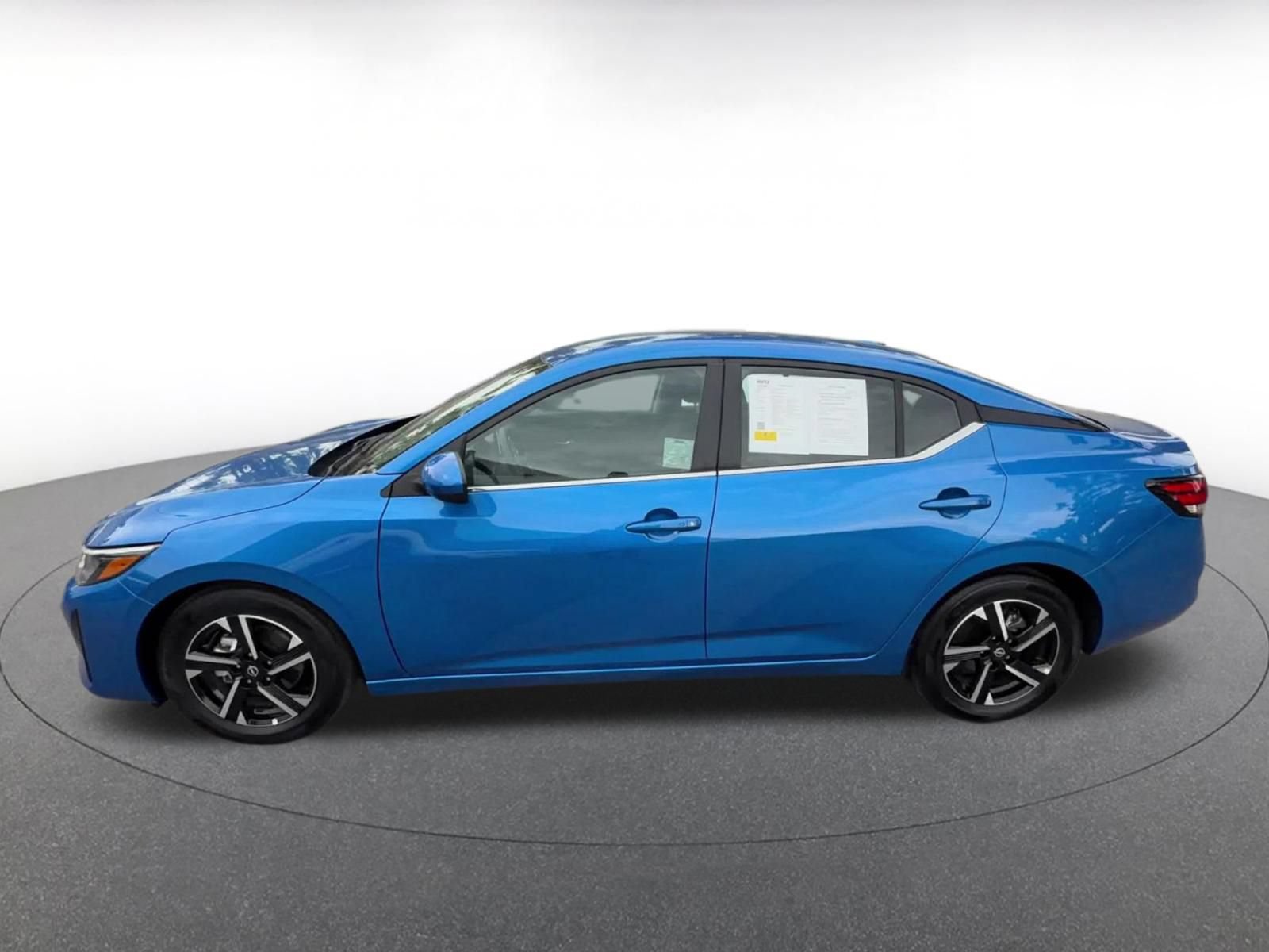 Used 2025 Nissan Sentra SV FWD image 9