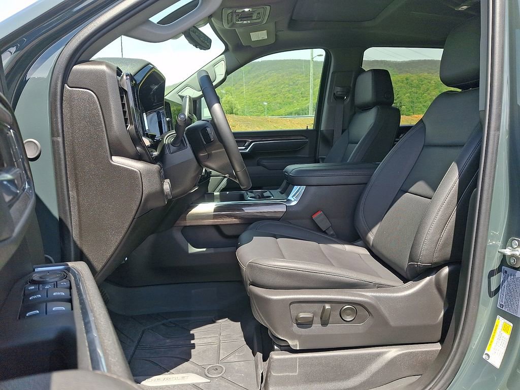 Used 2025 Chevrolet Silverado 2500 LTZ w/ LTZ Plus Package AWD/4WD image 13