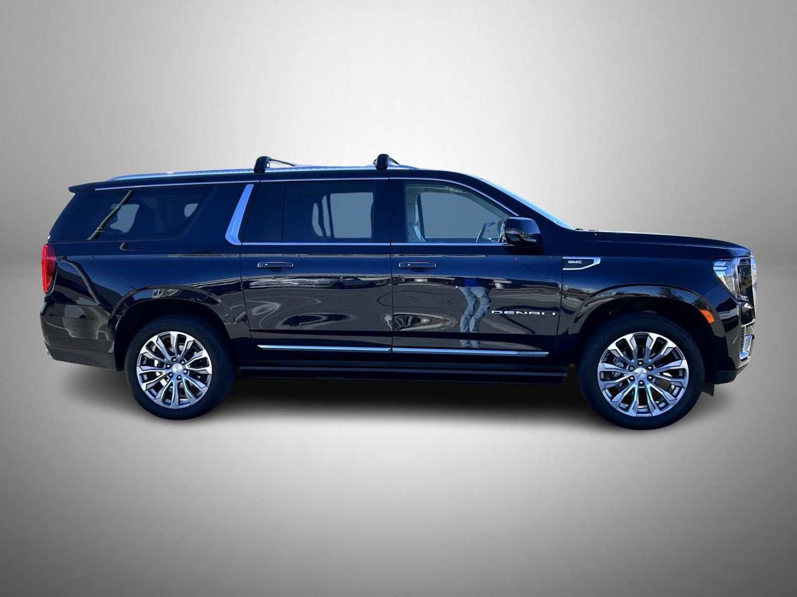 Used 2022 GMC Yukon XL Denali image 4