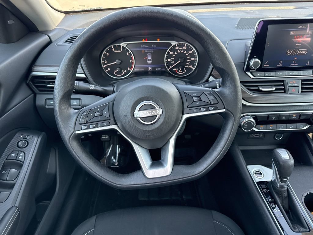 Used 2025 Nissan Altima 2.5 SV image 13