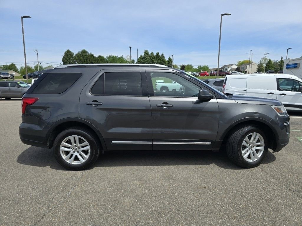 Used 2018 Ford Explorer XLT AWD/4WD image 18