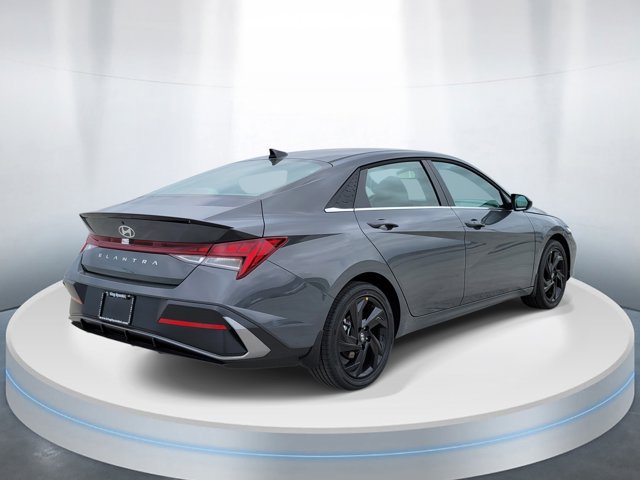 New 2026 Hyundai Elantra SEL Sport Premium FWD image 4