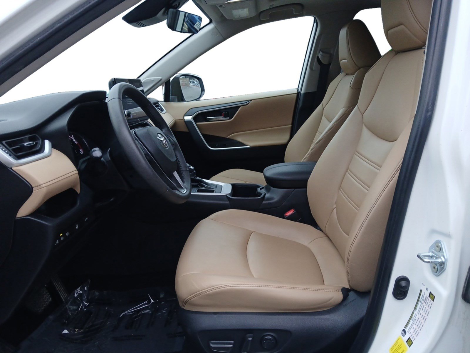 Used 2023 Toyota RAV4 XLE Premium image 9