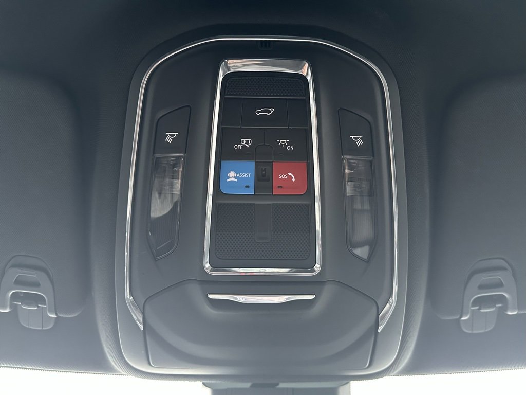 Used 2023 Jeep Wagoneer L Series II image 40