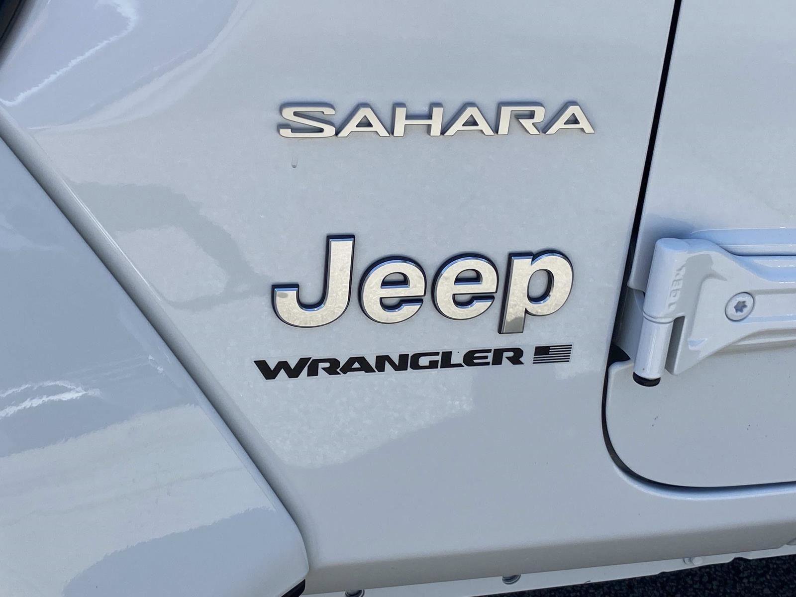 Used 2024 Jeep Wrangler Unlimited Sahara w/ Dual Top Group AWD/4WD image 12