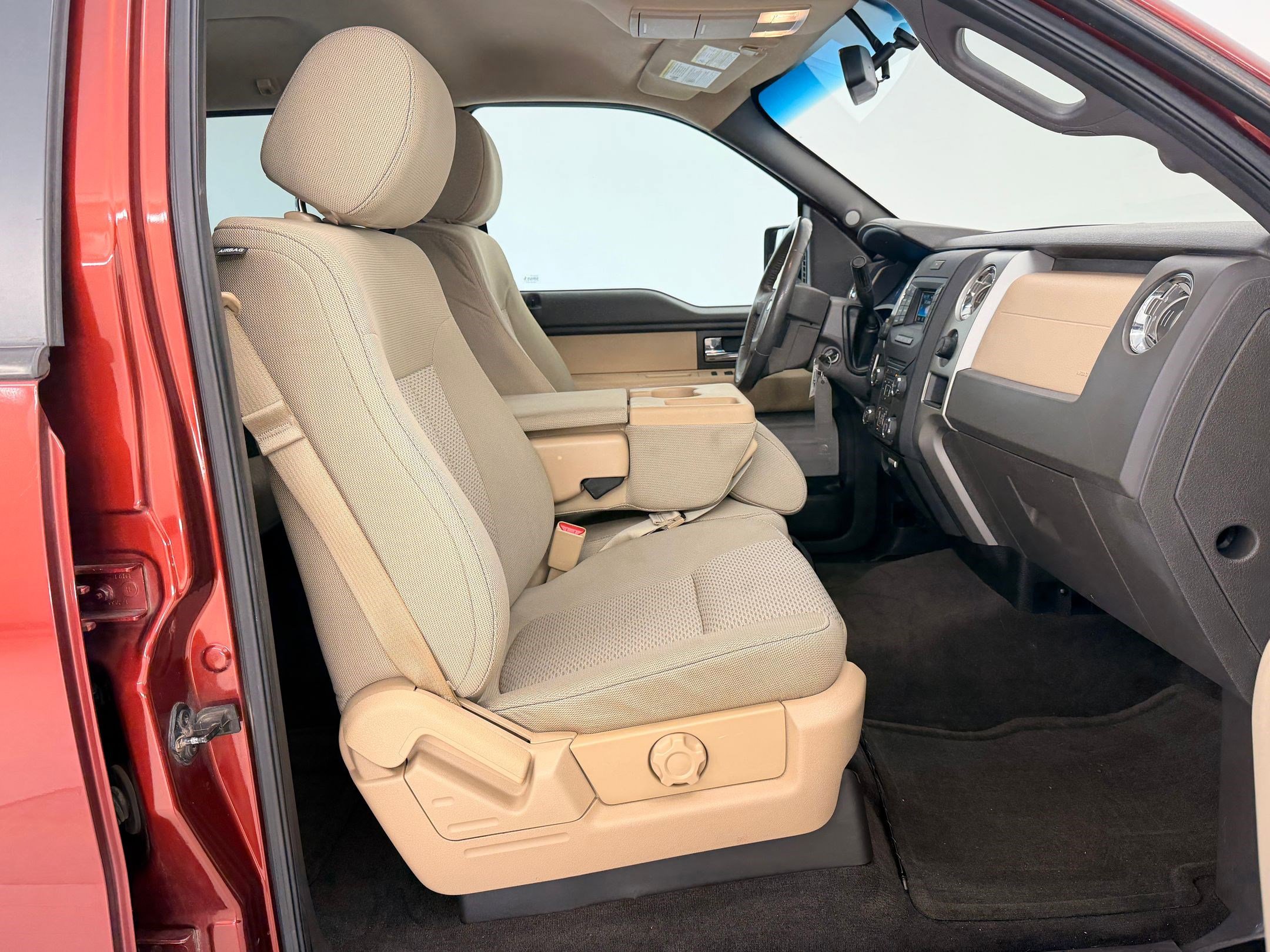 Used 2014 Ford F150 XLT w/ XLT Chrome Package image 29