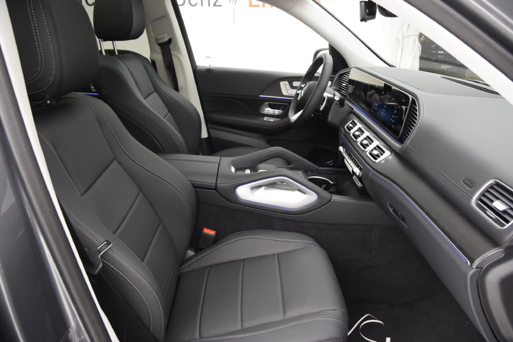 New 2026 Mercedes-Benz GLS 450 4MATIC image 16