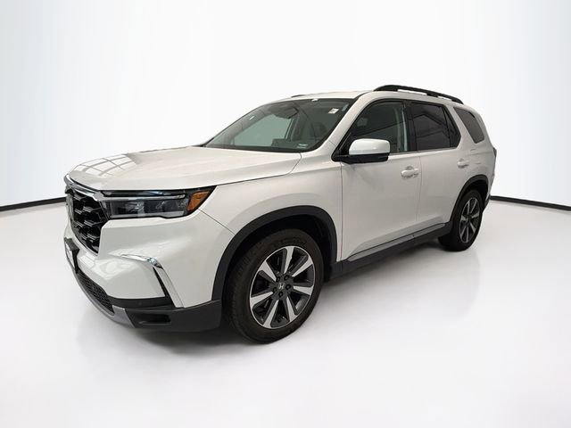 Used 2025 Honda Pilot Touring image 3