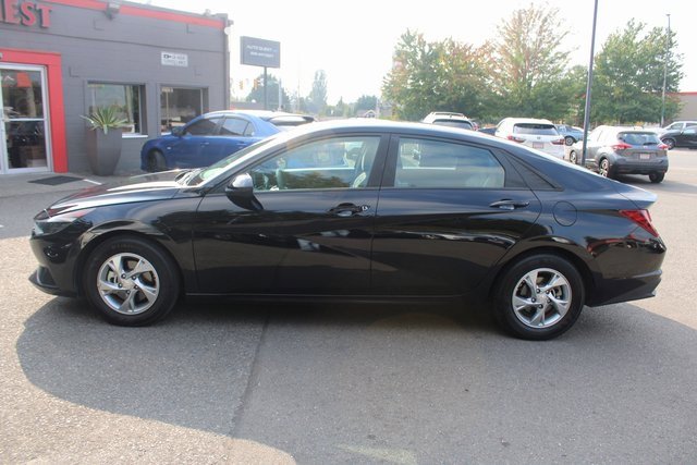 Used 2022 Hyundai Elantra SE image 6