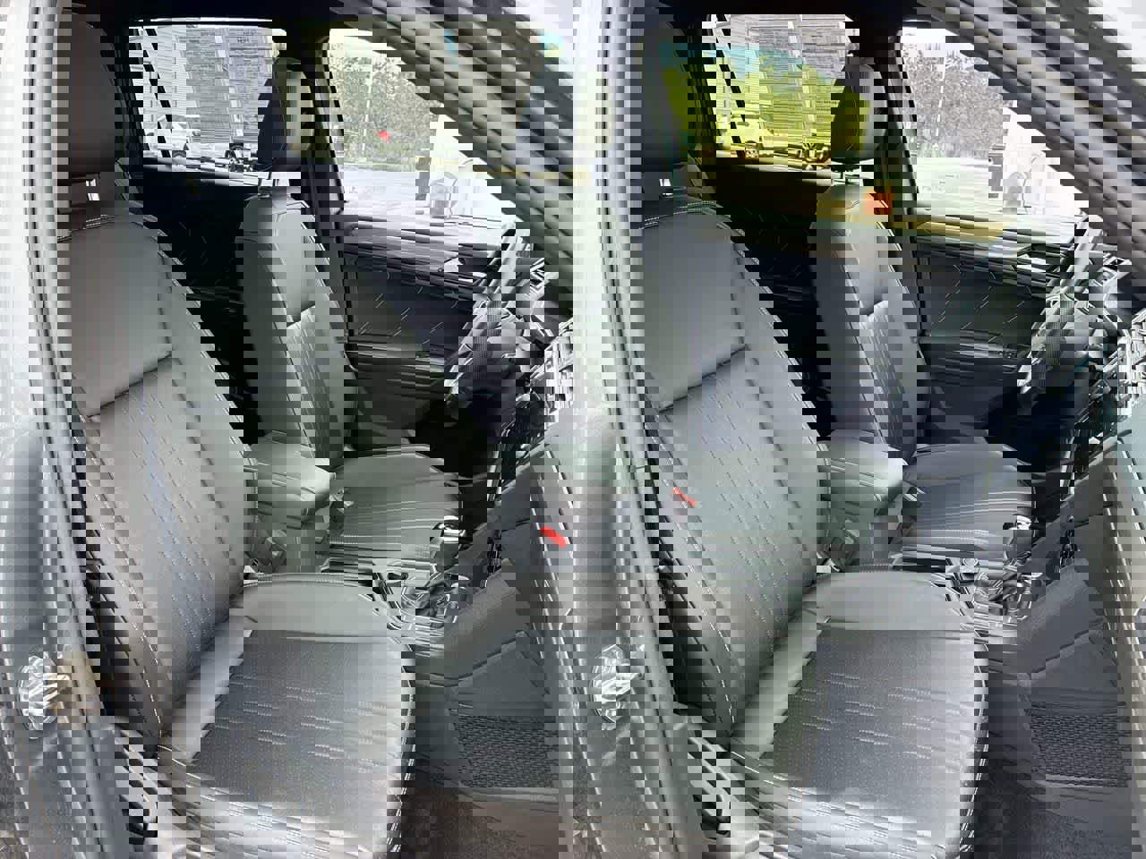 Used 2022 Volkswagen Tiguan SE R-Line image 27