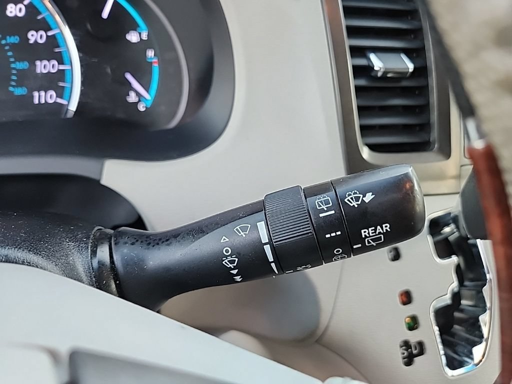 Used 2011 Toyota Sienna XLE FWD image 17