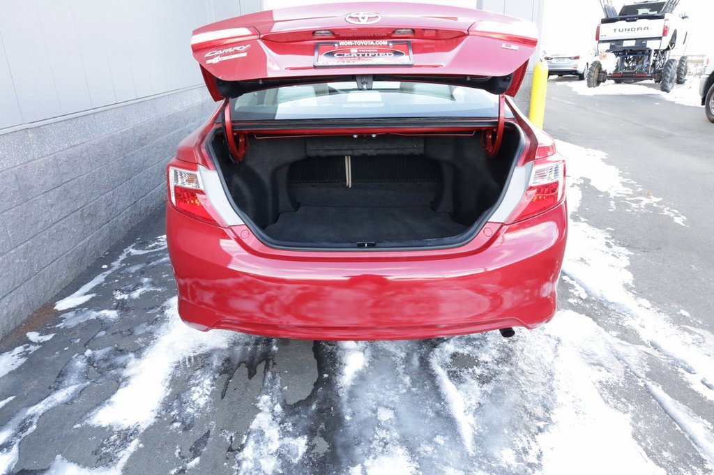 Used 2013 Toyota Camry LE image 11