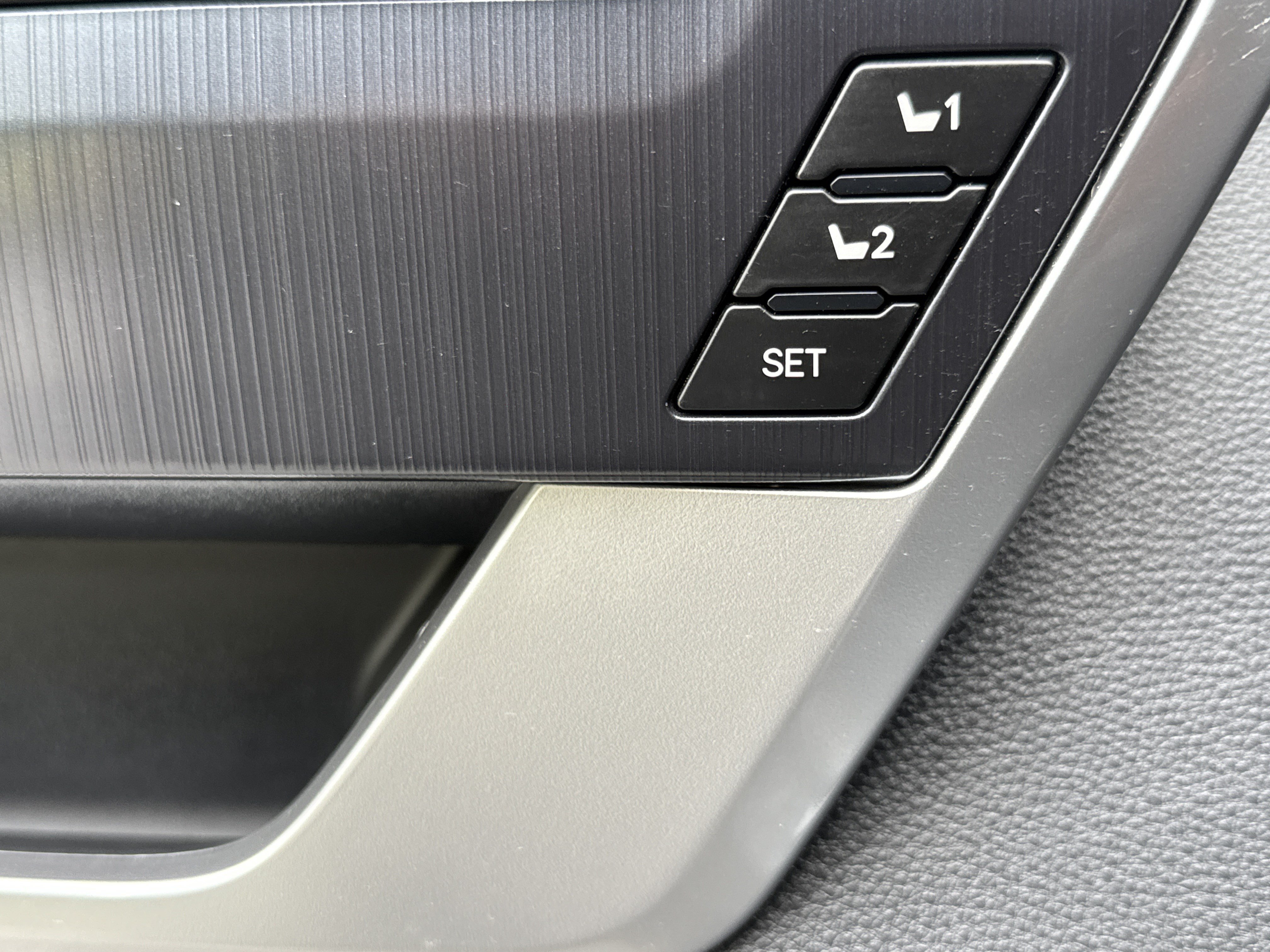 Used 2024 Toyota Tundra Platinum AWD/4WD image 16