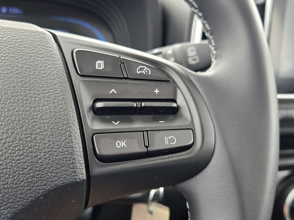 Certified 2023 Hyundai Venue SEL FWD image 23